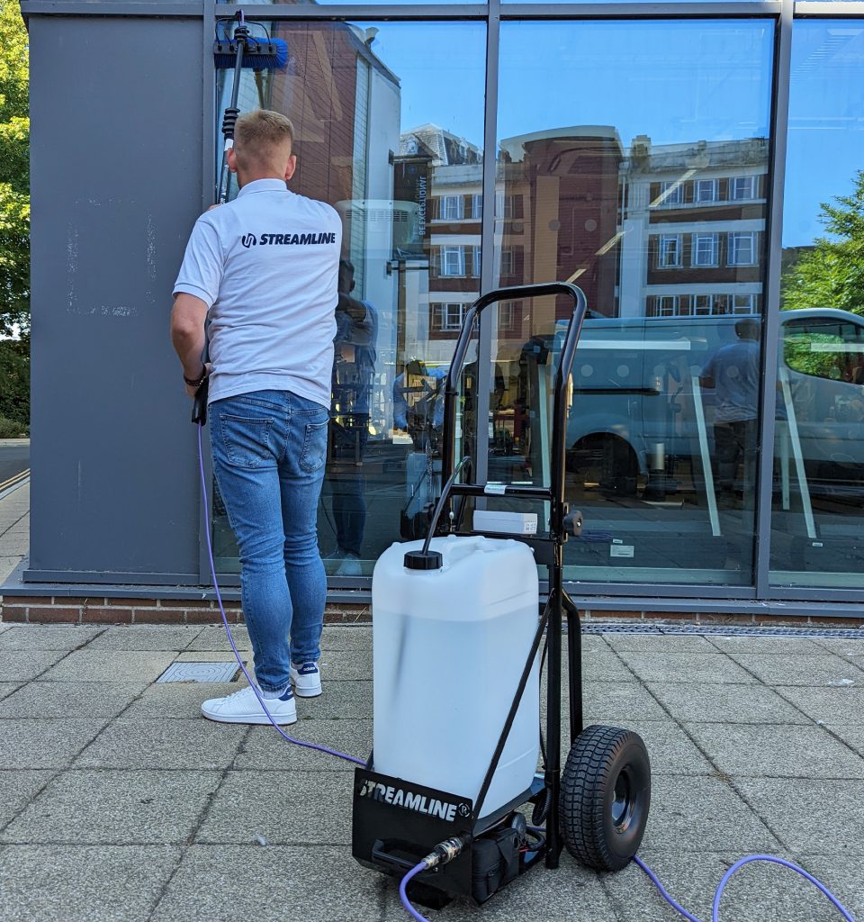 Streamflo&reg; 25ltr Portable Trolley System